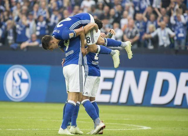 沙尔克客场不敌对手，德甲榜首位置岌岌可危的简单介绍