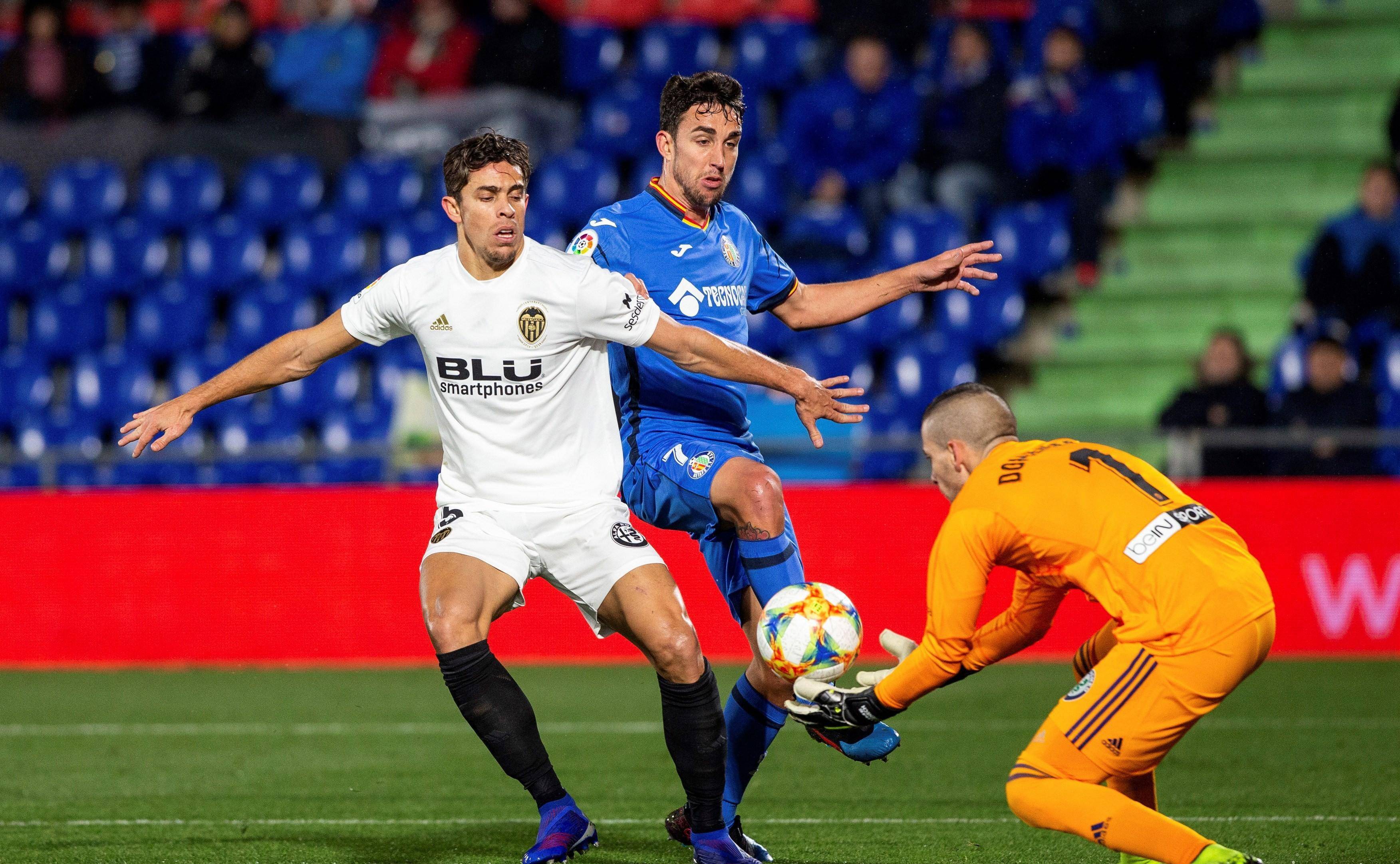 瓦伦西亚前锋连续比赛进球，攻击力强劲