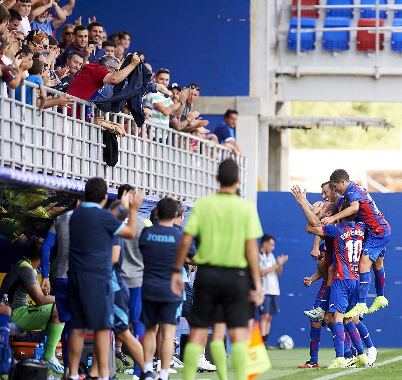 包含强强碰撞：南美足球联赛豪强对阵的词条