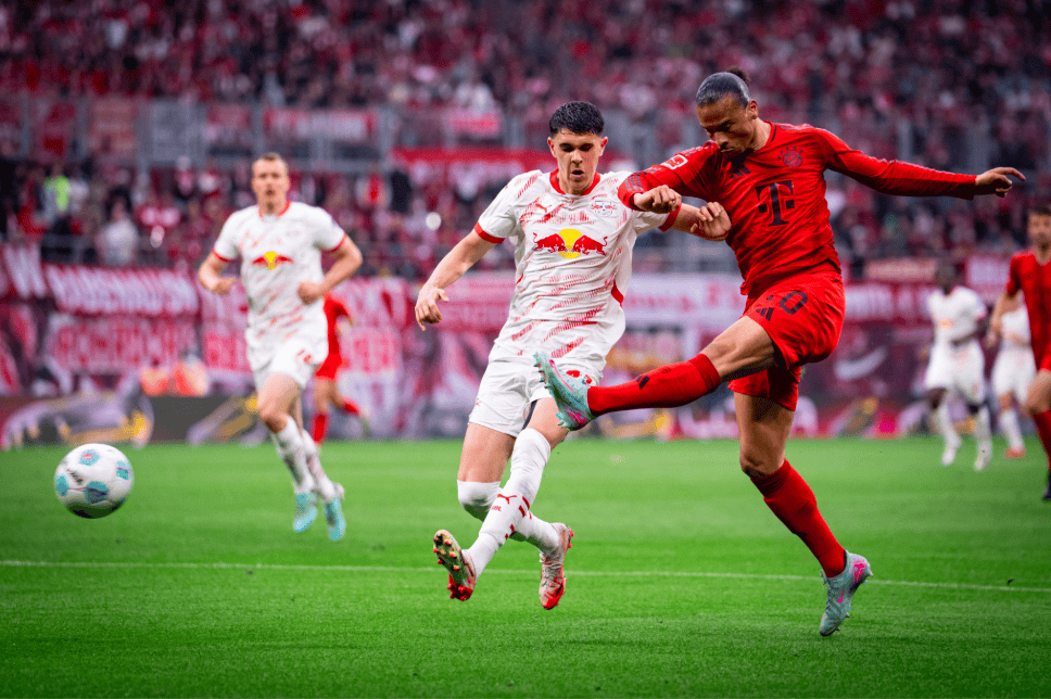 包含利物浦力克拜仁慕尼黑，成功晋级四强的词条