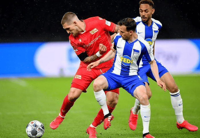 柏林赫塔客场不敌对手，连续失利的简单介绍