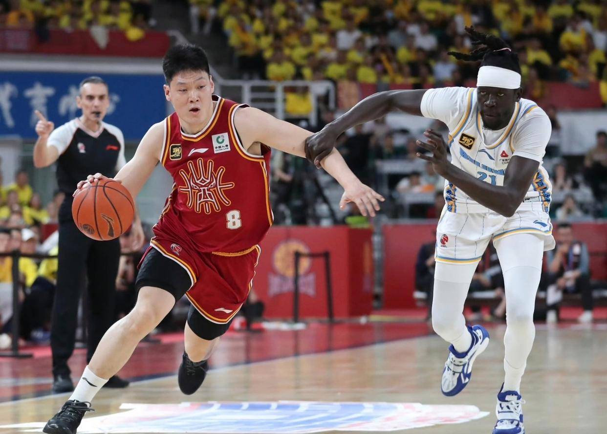 北京首钢逆转胜，球队士气高涨期待季后赛