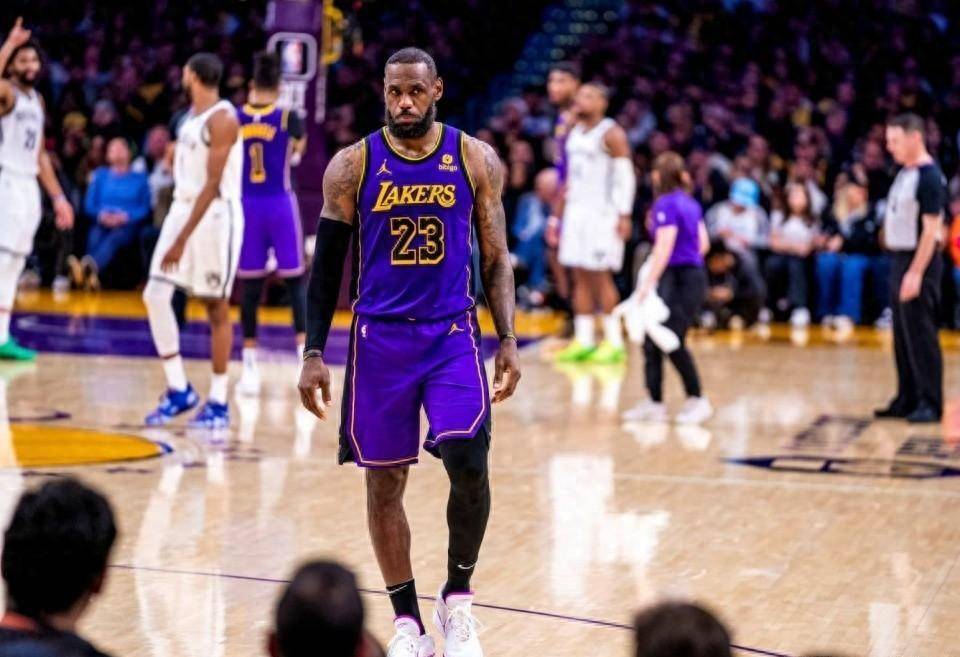 巴勒莫球队实力大增，球员合作默契