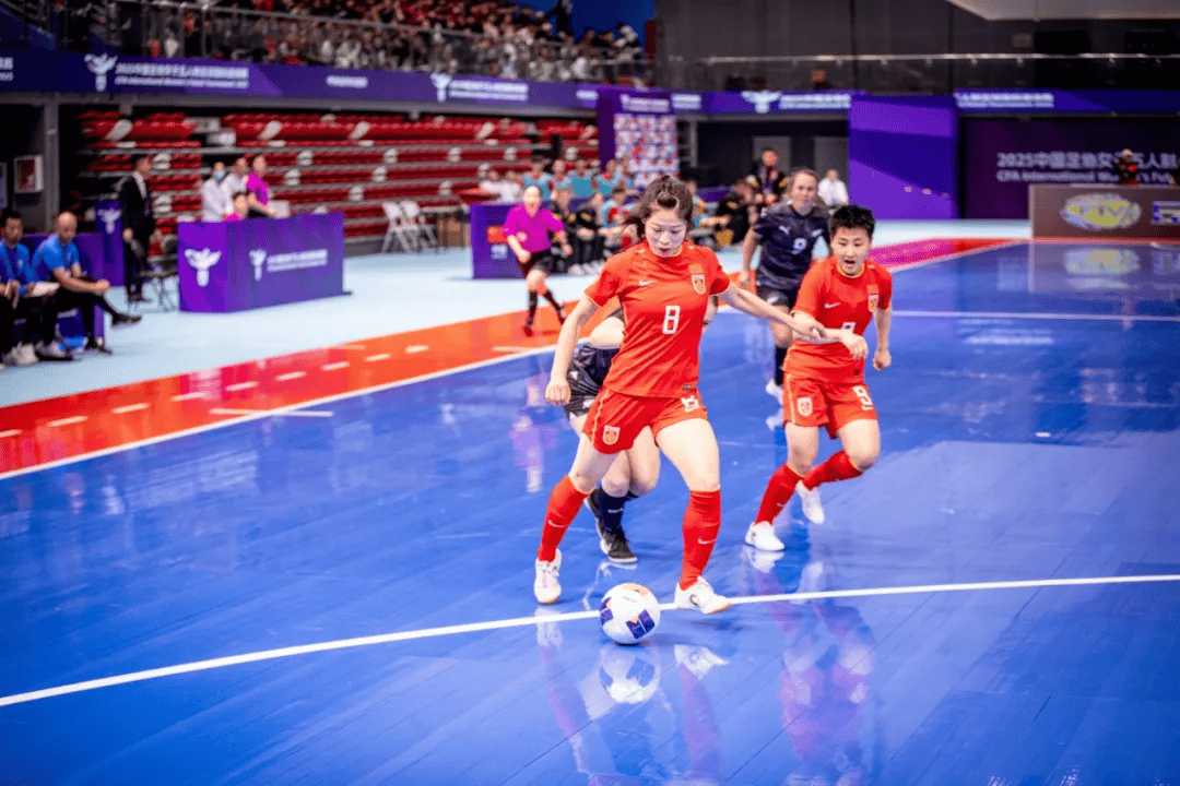 竞技盛宴：女足比赛场上火爆开赛的简单介绍