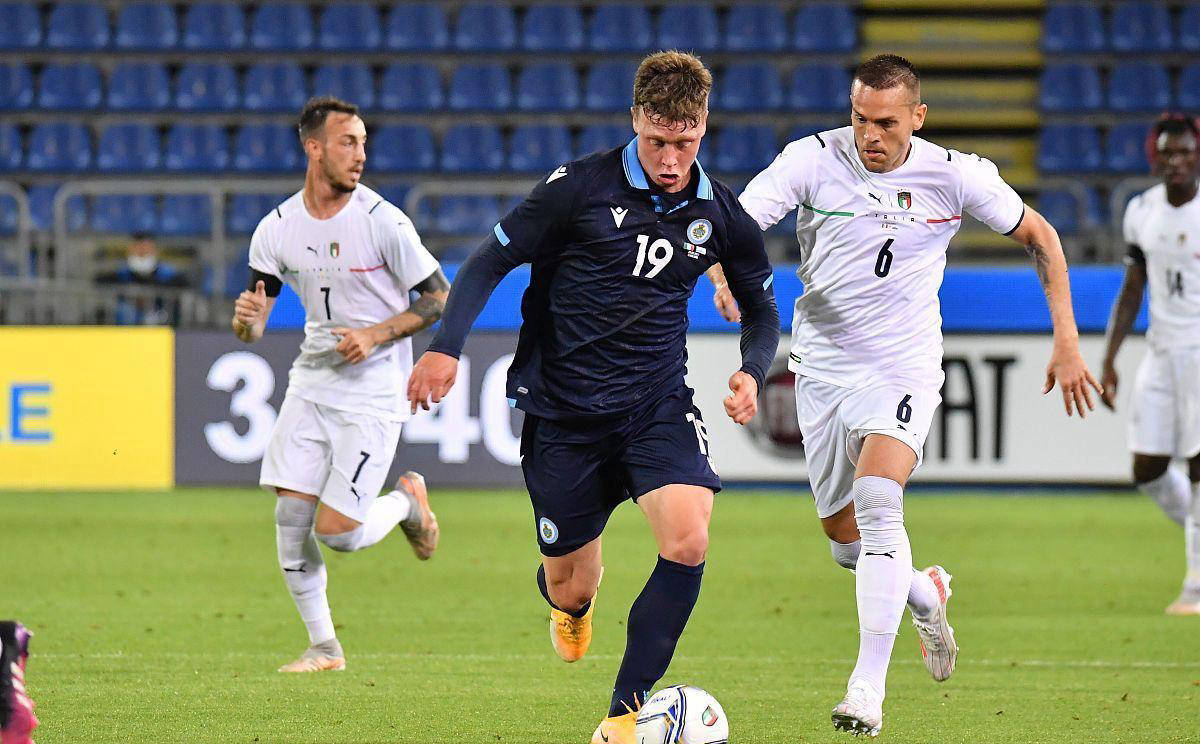 欧预赛：罗马尼亚客场逼平冰岛，争夺小组头名