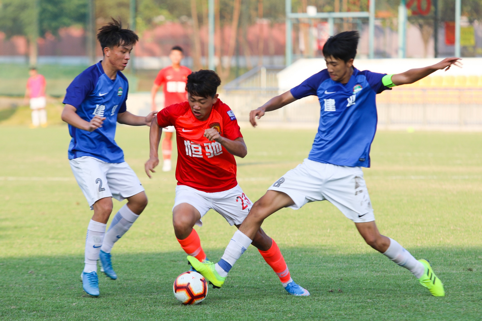 凯泽斯劳滕队备战下一场比赛，迎接挑战