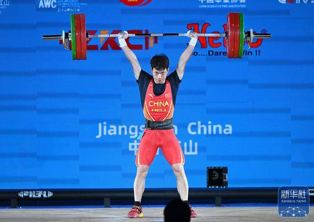 开云体育在线-举重比赛男子组别角逐巅峰，谁将获胜