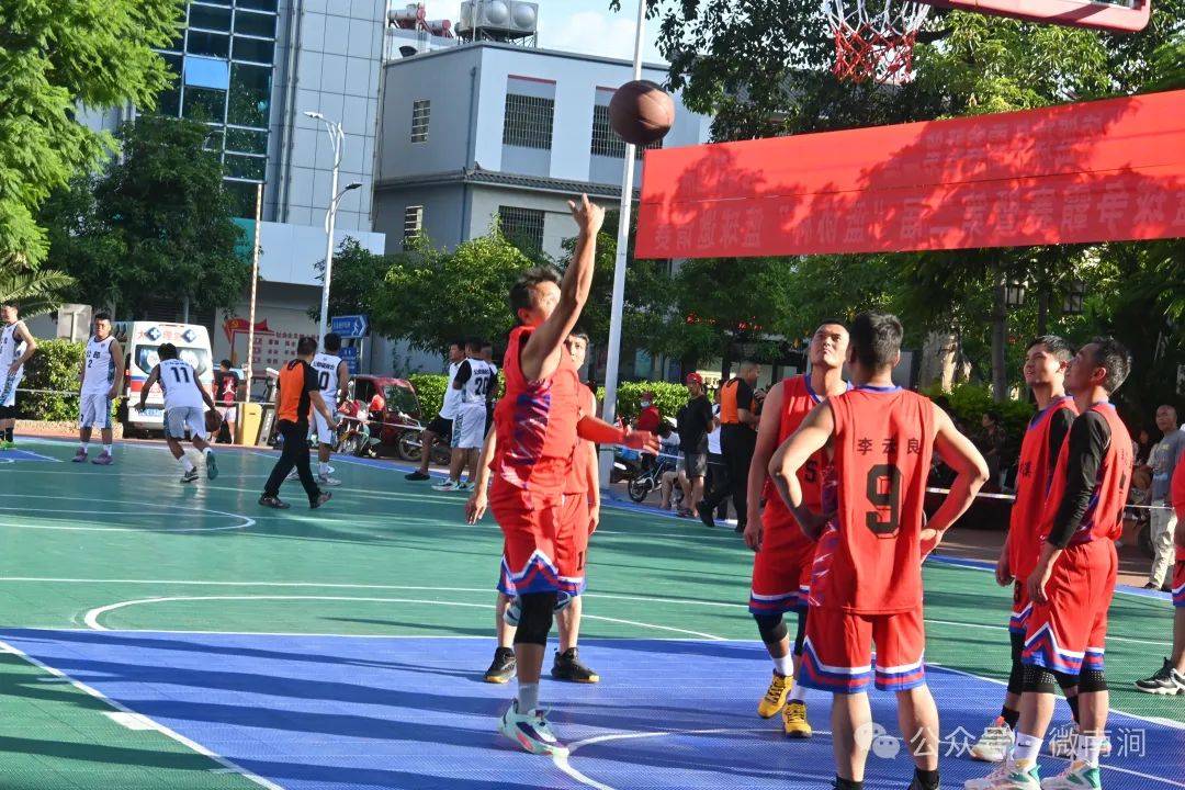 包含首尔篮球比赛精彩纷呈，赢得掌声与喝采的词条