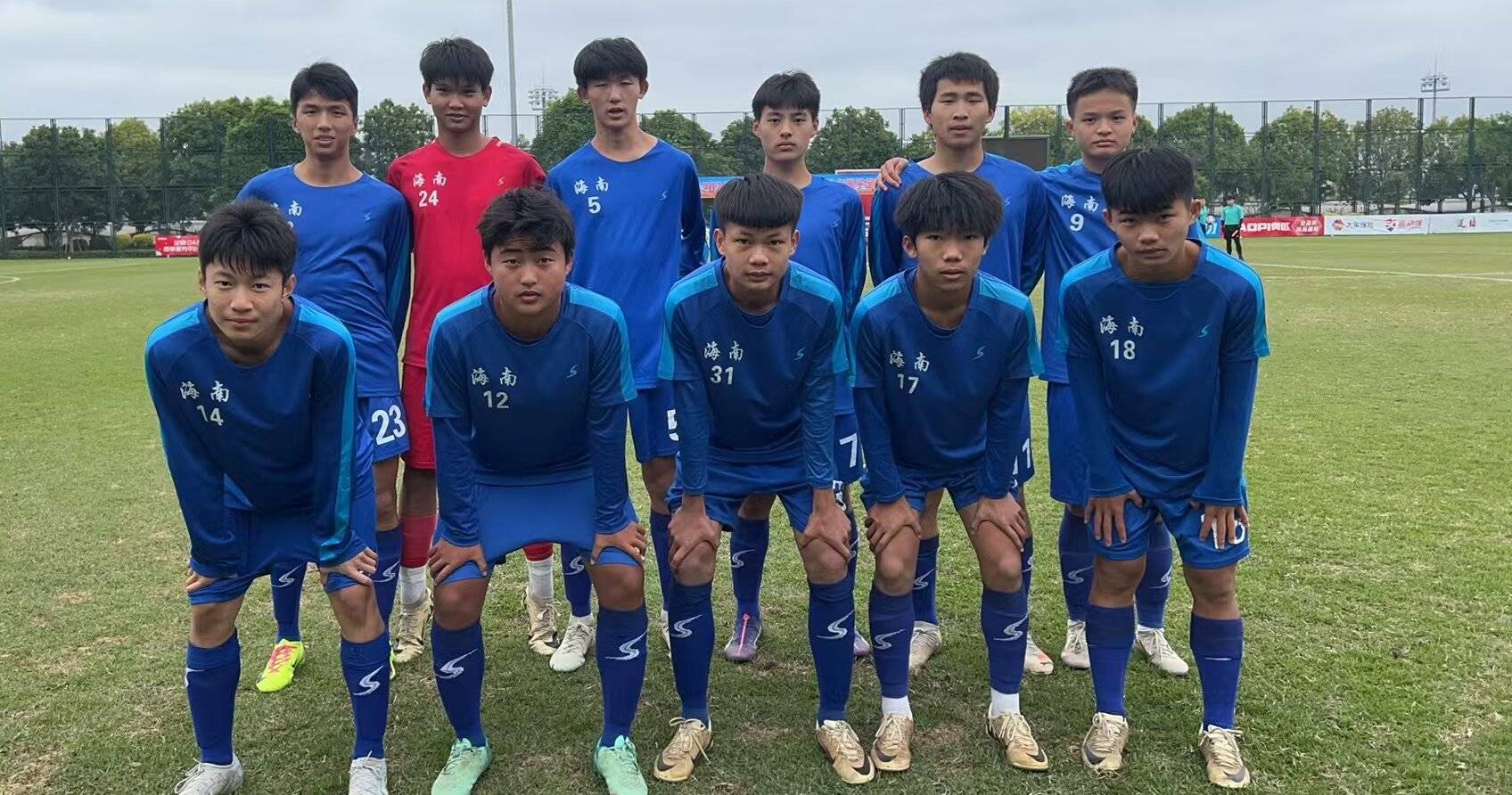 激烈角逐！球队争夺胜利，背后有动人故事