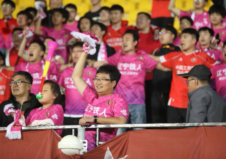 恒大全队表现神勇，连胜势如破竹壮大士气