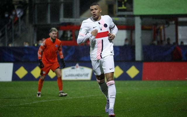 里昂客场告捷，继续居于领先位置