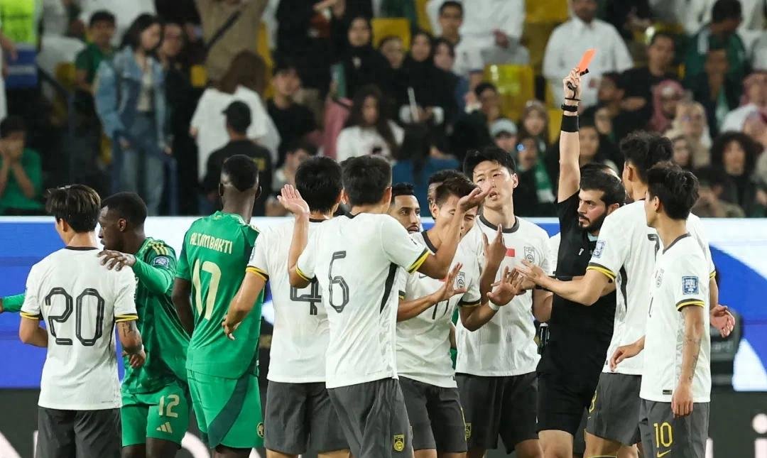 包含水晶宫客场逼平对手，积极备战下轮的词条