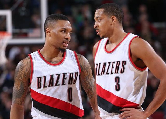 开拓者队内外线协作完美，赢得尊重