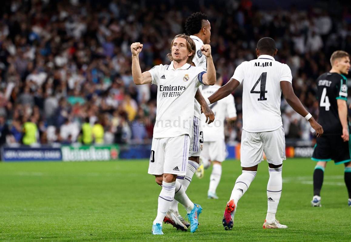 包含皇家马德里客场大胜，球队士气高昂的词条