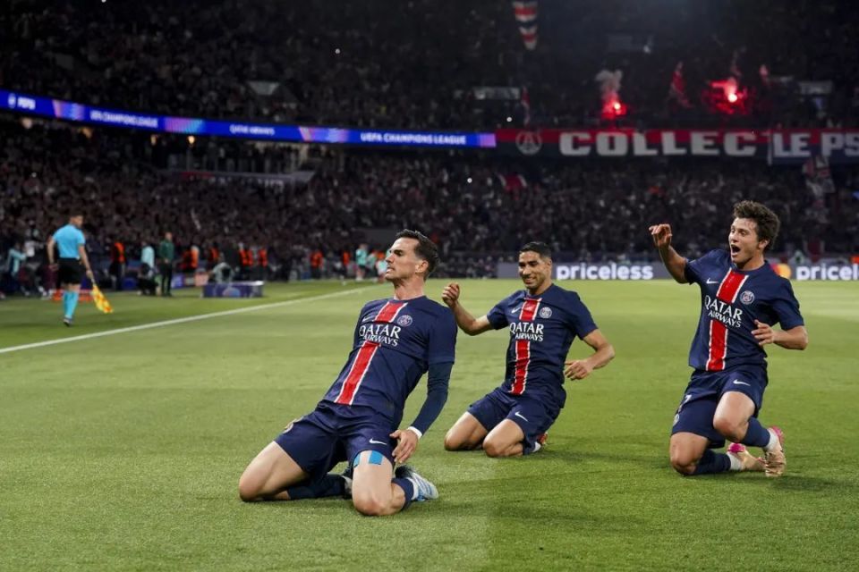 包含巴黎FC队险胜，成功挺进欧冠半决赛的词条