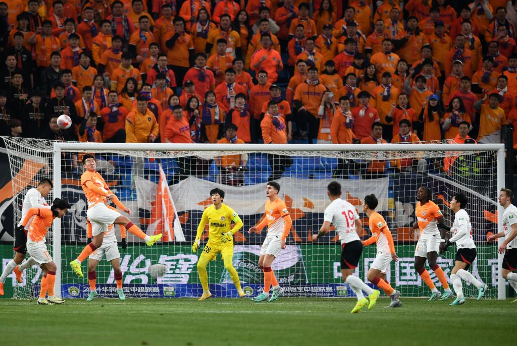 开云体育平台APP-国内职业联赛中球队实力对比激烈拼抢