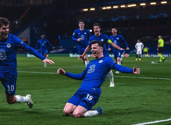 开云体育下载-切尔西主场一球小胜诺维奇，保住领头羊位置