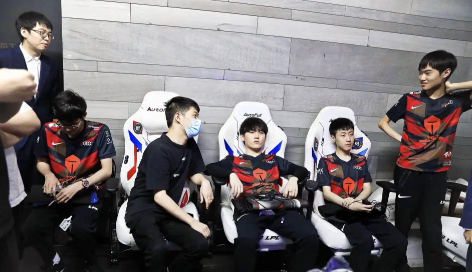 开云体育入口-包含MAD险胜BLG，369完成史诗逆转激烈交锋全球总决赛，留下经典瞬间的词条