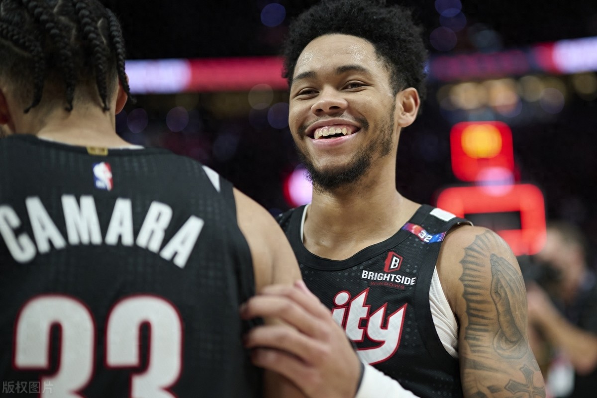 开拓者队险胜爵士队，系列赛再度领先