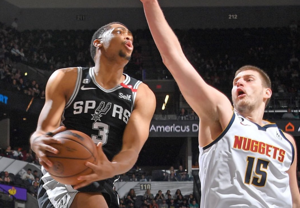 开云体育-灰熊队负于篮网队，约基奇状态回勇得分全队第一