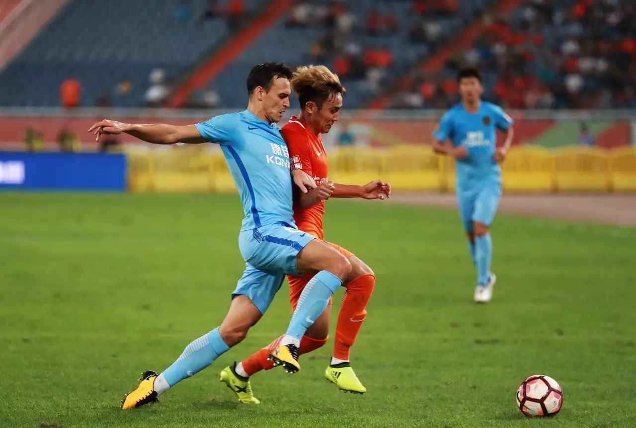 江苏苏宁客场战平成都谢菲联，取得宝贵积分