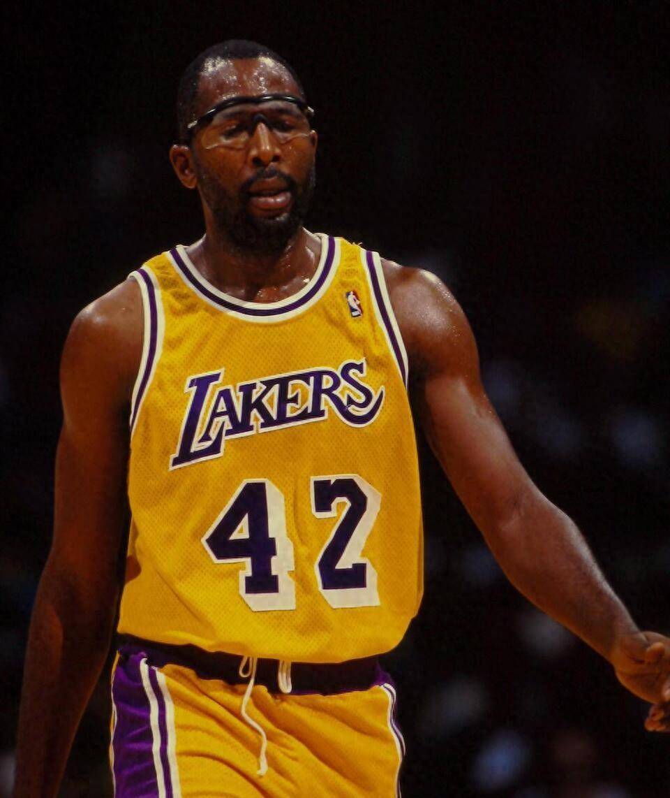 包含土耳其男篮强势独行侠，詹姆斯送出助攻的词条