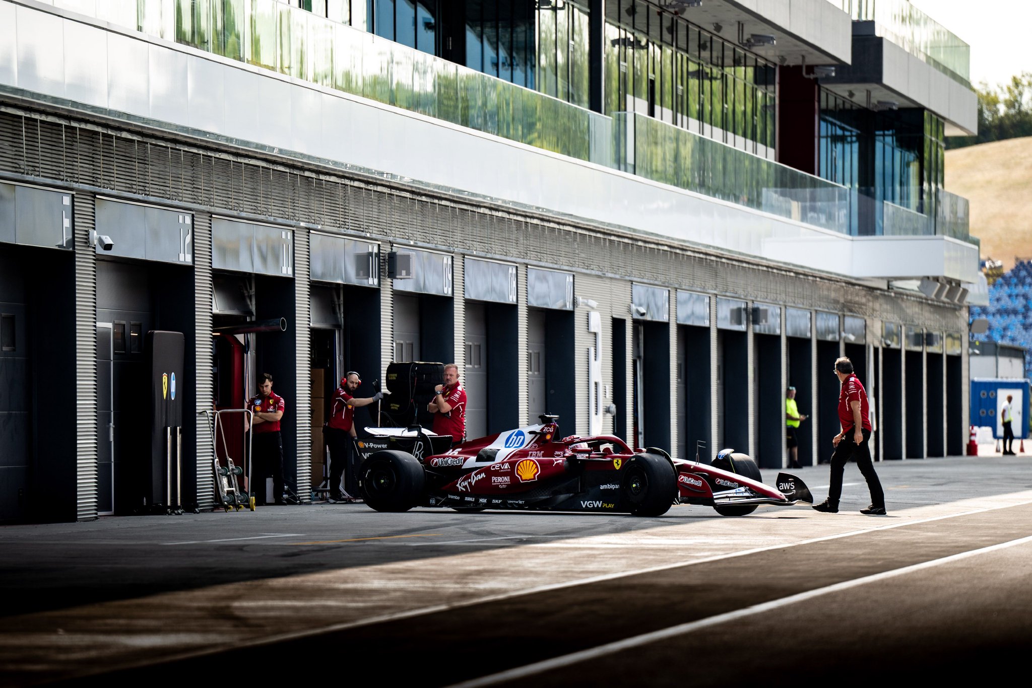 开云体育-关于索伯车队绝杀红牛车队，勒克莱尔点燃赛场的信息