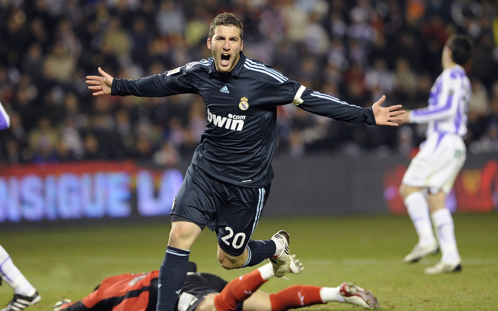 开云体育app-绿茵孤星，郑思维高光背后的团队裂痕